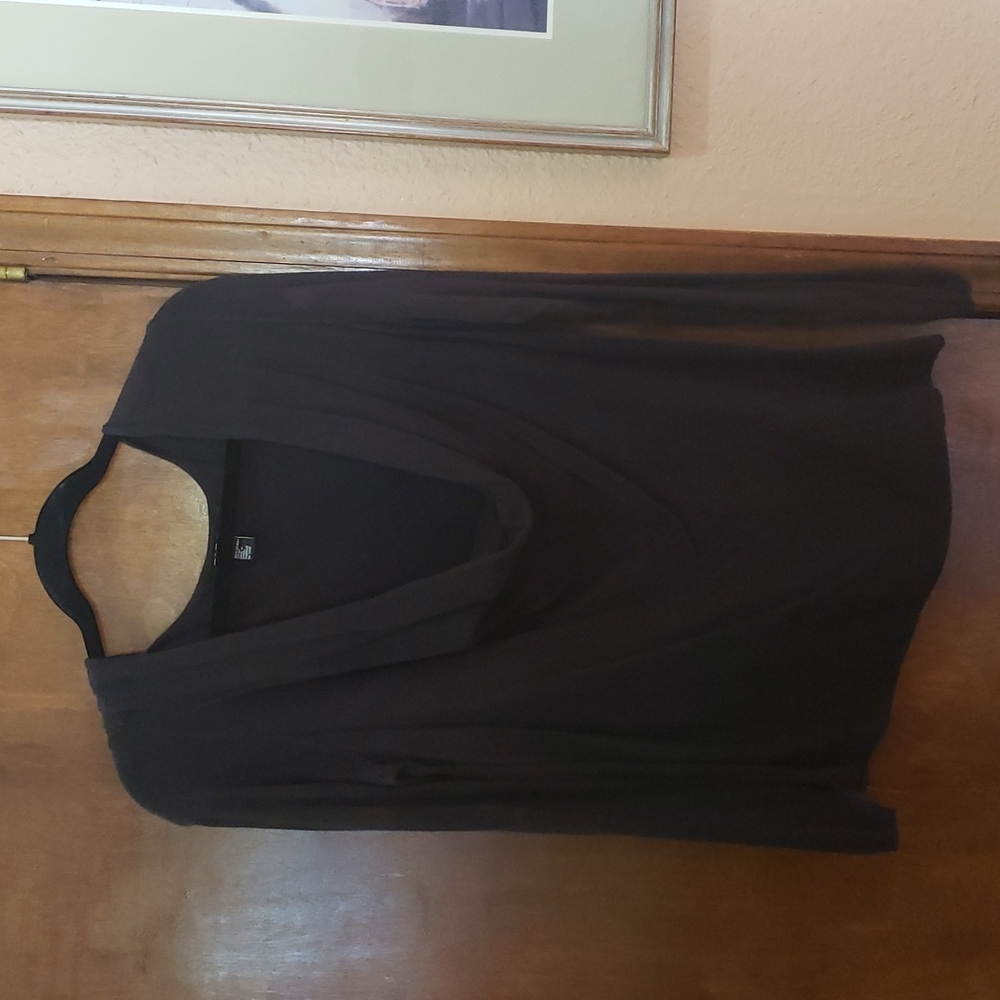 Beautiful DKNY Large lightweight long sleeve blouse long scoop neck style